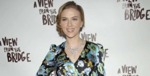 Dosadna Scarlett Johansson: Nikada me nećete uhvatiti mrtvu pijanu kako ispadam iz bara Scarlett Johansson1 300x153 Dosadna Scarlett Johansson: Nikada me nećete uhvatiti mrtvu pijanu kako ispadam iz bara
