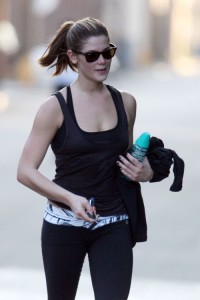 012 200x300 Ashley je pravi fitness junkie