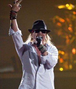 Haker na Twitter profilu Axla Rosea otkazao turneju Guns N´ Rosesa Axl Rose 256x300 Haker na Twitter profilu Axla Rosea otkazao turneju Guns N´ Rosesa