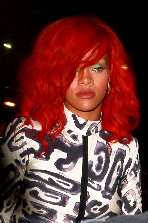 Rihanna osam sati harala po butiku, dečko je strpljivo čekao Rihanna 02 Rihanna osam sati harala po butiku, dečko je strpljivo čekao