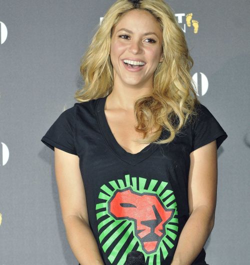 Shakira se posle koncerta popela na auto i otpevala pesmu na parkiralištu Shakira 2 Shakira se posle koncerta popela na auto i otpevala pesmu na parkiralištu