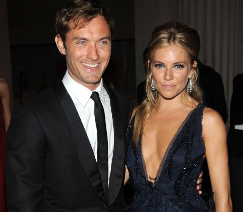 Sienna Miller and Jude Jude Law i Sienna Miller sele se na selo