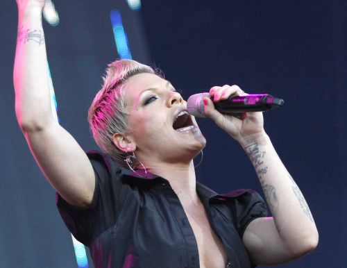 P!nk: Mislim da decu ponekad treba istući Pink P!nk: Mislim da decu ponekad treba istući
