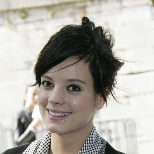 Lily Allen nakon uvrede rekla devojci na Twitteru da je debela Lily Allen 01 Lily Allen nakon uvrede rekla devojci na Twitteru da je debela