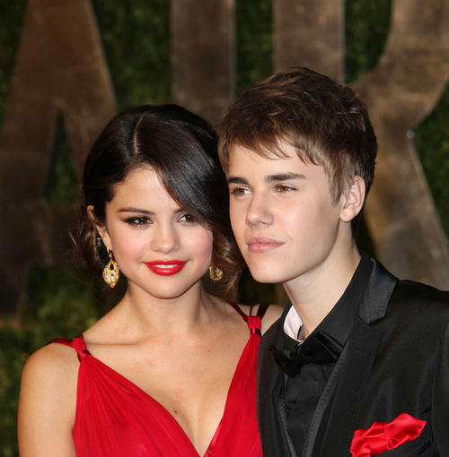 Justin Bieber i Selena zapevali zajedno pa se na kraju poljubili Selena Justin Justin Bieber i Selena zapevali zajedno pa se na kraju poljubili