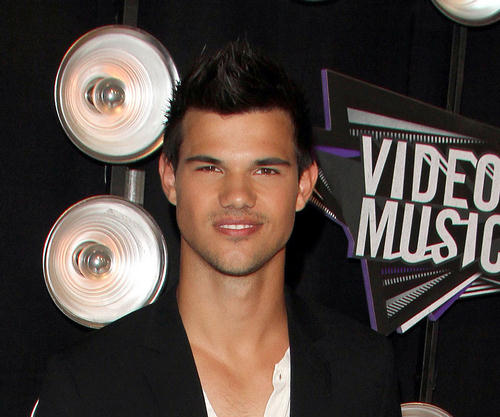 Taylor Lautner 01 Taylor Lautner i Kris Humphries bi mogli da prođu kao braća