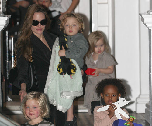 FP_7936572_BIG_JolieStefani_Playdate_12_13 FP 7936572 BIG JolieStefani Playdate 12 13 Angelina Jolie vodi svoju decu na igranje kod Gwen Stefani