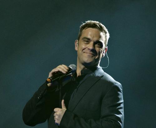 Take That Performs With 15 Year Old Contest Winner On Danish X-Factor FP 7044546 TakeThat DSM 1 02 23 Robbie Williams: Bojim se telefona