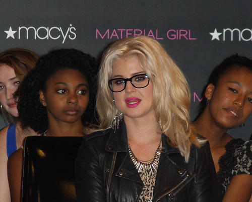 FP_7910888_MaterialGirl_AAR_23_38 FP 7910888 MaterialGirl AAR 23 381 Kelly Osbourne ponovo izvređala Christinu Aguileru
