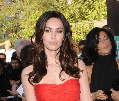 Megan Fox 02 Megan Fox briše i dodaje nove tetovaže