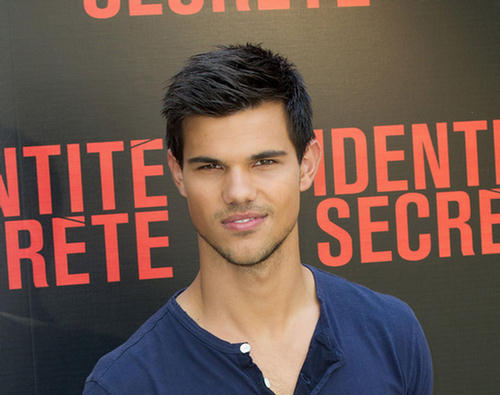Taylor Lautner 02 Taylor Lautner 02 Taylor Lautner proveo veče s gej holivudskim tajkunima