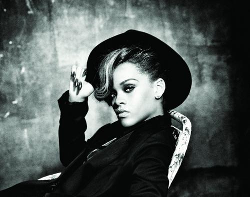 62383_Rihanna4_123_177lo 62383 Rihanna4 123 177lo R&B/Hip Hop lista #11 Može li Rihanna da prestigne Rihannu?