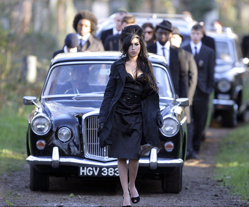 FP_7640527_BIG_WinehouseArchives_27_71 FP 7640527 BIG WinehouseArchives 27 71 Haljina u kojoj je Amy Winehouse pozirala za omot svog albuma ide na aukciju