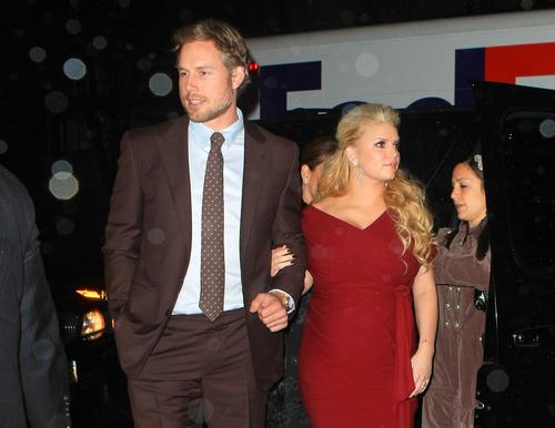 Pregnant Jessica Simpson Proudly Shows Off Her Growing Baby Bump FP 8220098 Simpson Jessica 2 CWNY 01 21 Jessica Simpson u crvenoj haljini ponosno pokazala sve veći stomak