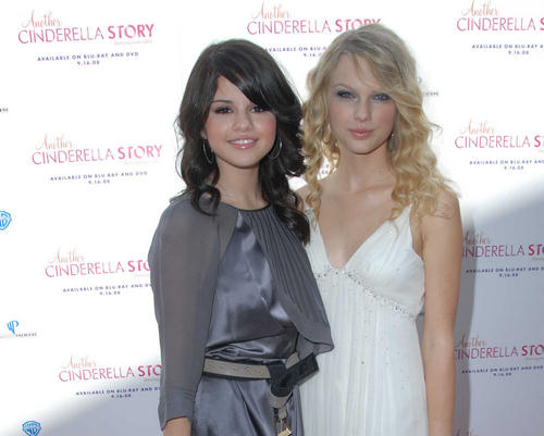SIPA_sipausa30042007_000048 SIPA sipausa30042007 000048 Taylor Swift sjajna na koncertu u Njujorku uz malu pomoć Selene Gomez
