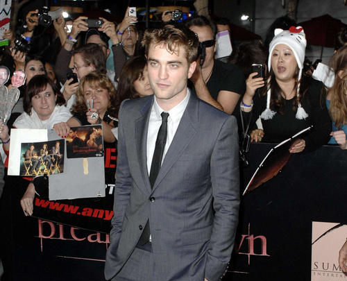 Twilight saga breaking dawn part 1 premiere 06 Twilight saga breaking dawn part 1 premiere 06 Zvezde preplavile crveni tepih na premijeri novog Sumraka