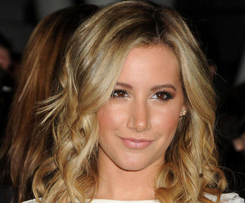 Ashley Tisdale 03 Ashley Tisdale 03 Pažnja momci, Ashley Tisdale je ponovo sama!