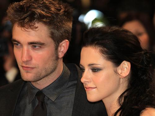 "The Twilight Saga: Breaking Dawn Part 1" Premieres in the UK FP 8175761 BIG Twilight Saga 02 31 Robert Pattinson proveo badnje veče s bivšom devojkom najboljeg prijatelja