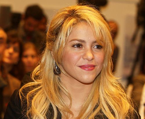 Shakira Attends Book Launch with Boyfriend Gerard Pique FP 8179095 TRG Shakira 01 05 Shakira: Sad me i zvanično smatraju navijačicom Barselone