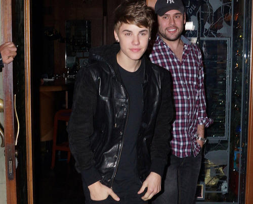 FP_8283397_Bieber_Justin_FP8_09_28 FP 8283397 Bieber Justin FP8 09 28 Veliko srce Justina Biebera: Poklonio belog Mustanga prijatelju za Božić