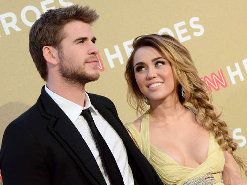 Miley Cyrus 07 Miley Cyrus 07 Dobra haljina, dobra frizura, dobar tip: Miley sve odabrala savršeno