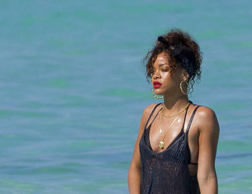 Rihanna 021 Devojka Chrisa Browna ismejavala Rihannu, ona poludela