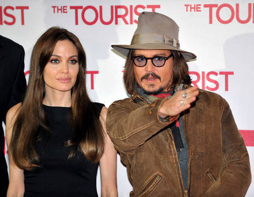 SIPA_00611079_000010 SIPA 00611079 000010 Angelina Jolie pomaže Johnnyju Deppu da spasi vezu s Vanessom Paradis