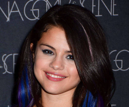 Selena_Gomez_03 Selena Gomez 03 Nežne pastelne nijanse sjajno pristaju Seleni Gomez