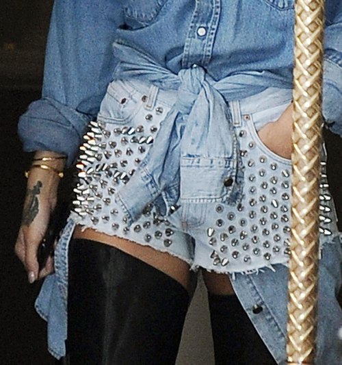 Rihanna u još jednoj čudnoj kombinaciji