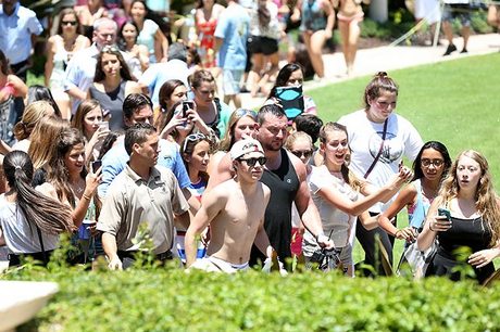 SNF16ONE6 6203 1746644a Niall Horan i Harry Styles: Ludorije u bazenu!