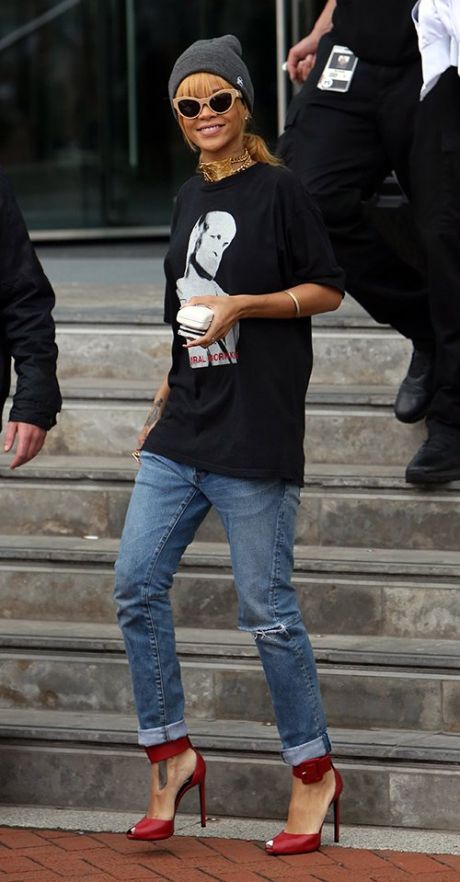 rihanna 061313 1 Rihanna: Nasmejana u Mančesteru