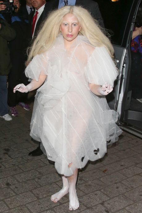 FFN_FLYNETUK_Gaga_Lady_Ghost_102513_5124