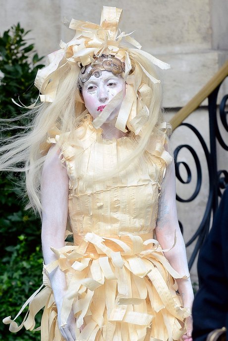 FFN Lady Gaga FFUK 102813 51245573 Bela kao kreč: Lady Gaga u još jednom čudnom izdanju!